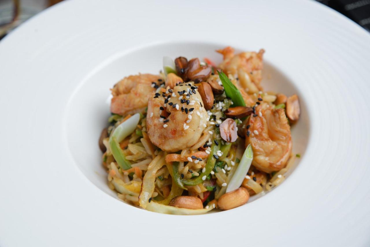 Royal Tulip Hotel & Casino, 트빌리시 외부 사진 Shrimp chow mein