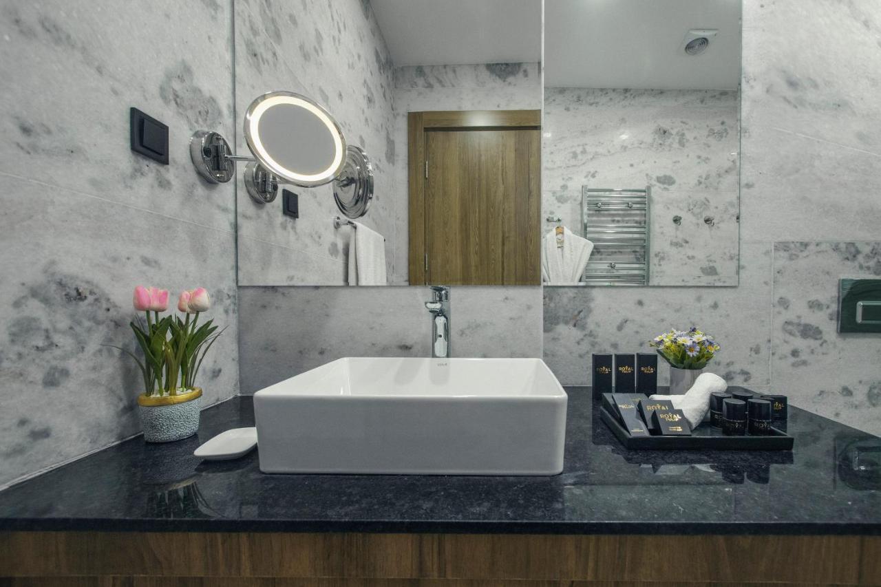 Royal Tulip Hotel & Casino, 트빌리시 외부 사진 Bathroom