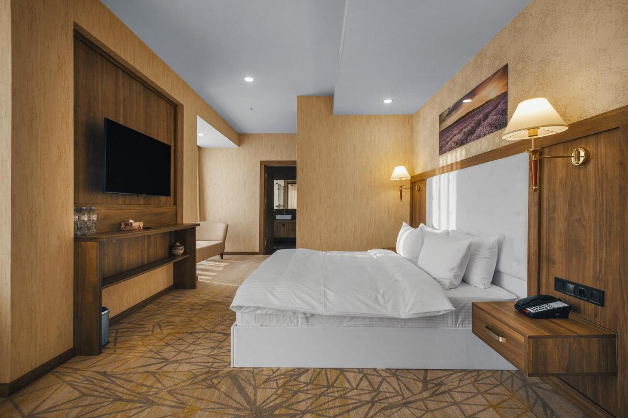 Royal Tulip Hotel & Casino, 트빌리시 외부 사진 Deluxe Suite